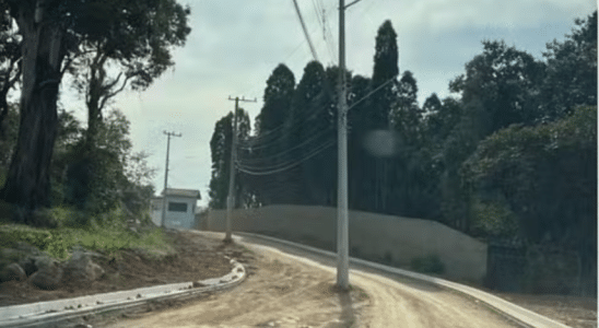 Em Sorocaba Prefeitura Faz Asfalto E Deixa Postes De Energia No Meio Da Rua