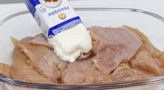 Frango Ao Molho De Creme De Leite Para Uma Refeição Rápida Para Semana Toda, Pronto Em 15 Min