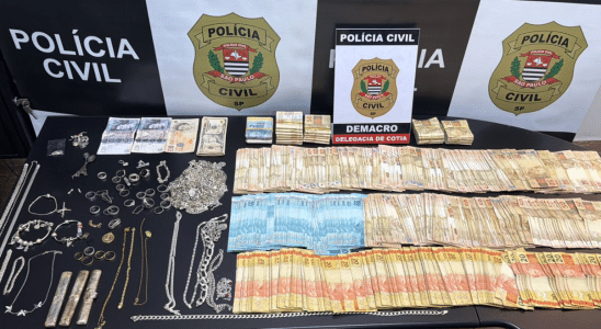 Operação Contra Roubo De Alianças Apreende Dezenas De Joias, R$ 61 Mil E Lacra Comércios Em Cotia