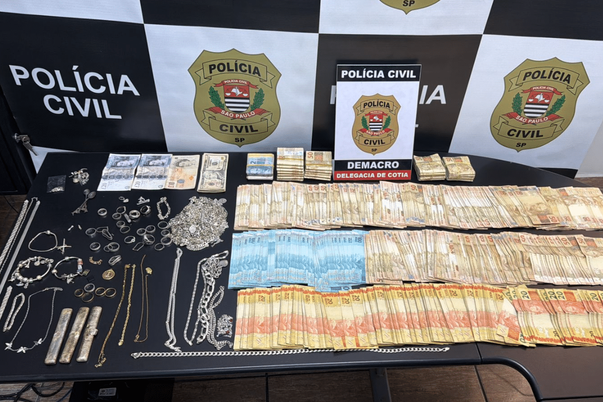 Operação Contra Roubo De Alianças Apreende Dezenas De Joias, R$ 61 Mil E Lacra Comércios Em Cotia